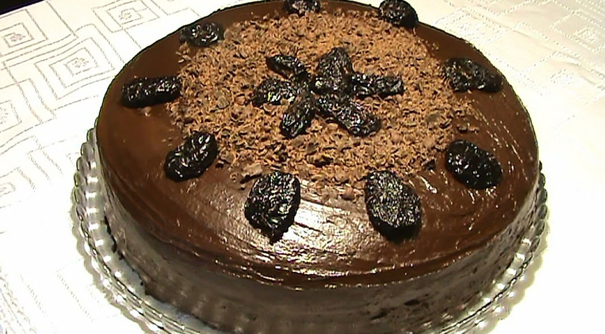 Торт Черный шоколад с черносливом на новый Год 2022